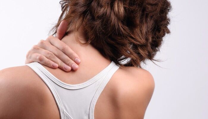 girl's neck hurts